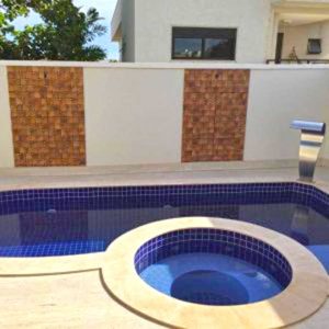 piscina-com-cascata-e-hidromassagem